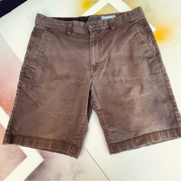 VOLCOM SIZE 33 flat front shorts.                                          Sh046 - Picture 3 of 5